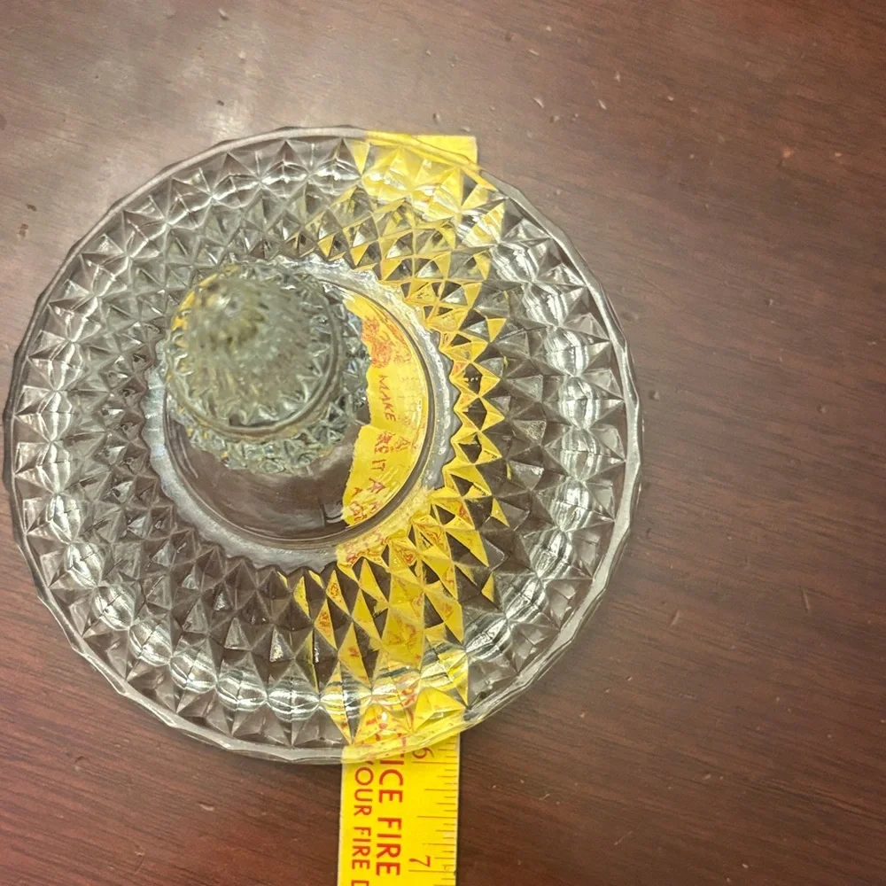 Elegant Crystal Candy Dish with Lid - Picture 6 of 9